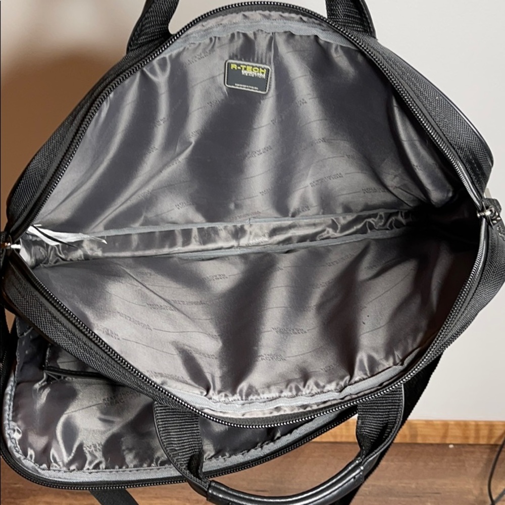 Kenneth Cole Reaction Laptop/Messenger Bag - Picture 5 of 8
